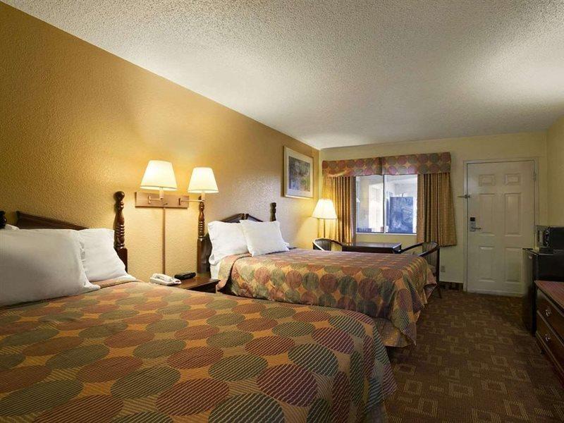ซูเปอร์ 8 บาย วินด์แฮม แนชวิลล์ เนียร์ ดาวน์ทาวน์ / ไอ-40 Hotel ภายนอก รูปภาพ